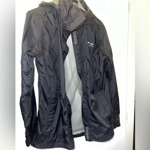 Lauren James rain jacket size medium has hood